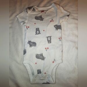 Carter's 6M girls bodysuit, white woth bears and pink flower design- bow neck